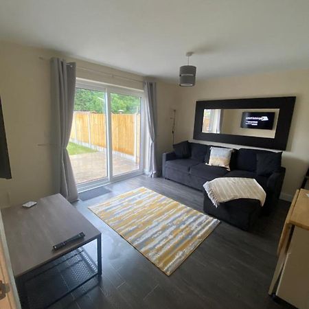 Lovely 1-Bedroom Apartment With Garden And Parking Стон Екстер'єр фото