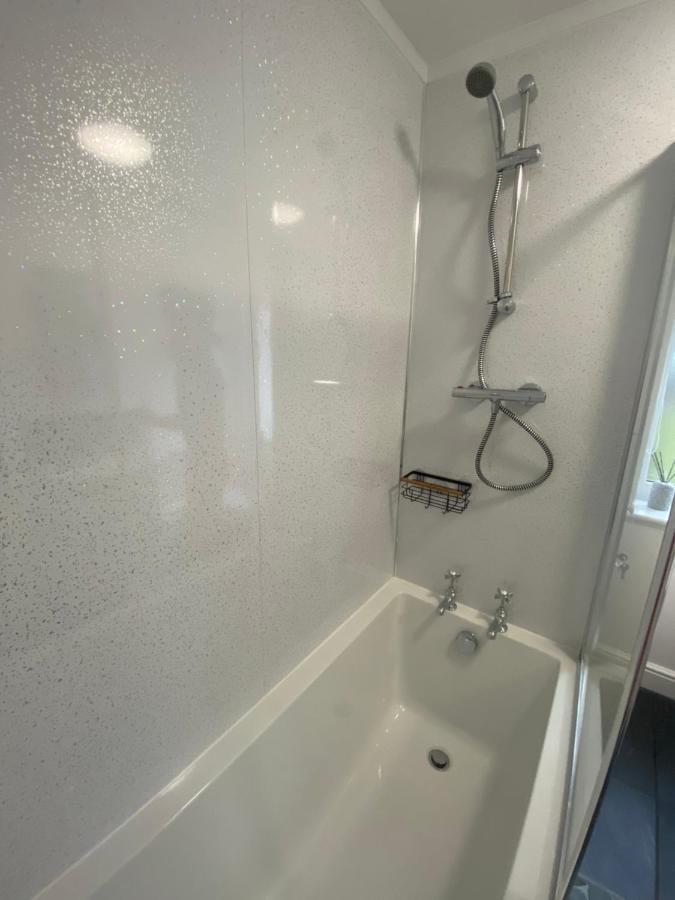 Lovely 1-Bedroom Apartment With Garden And Parking Стон Екстер'єр фото