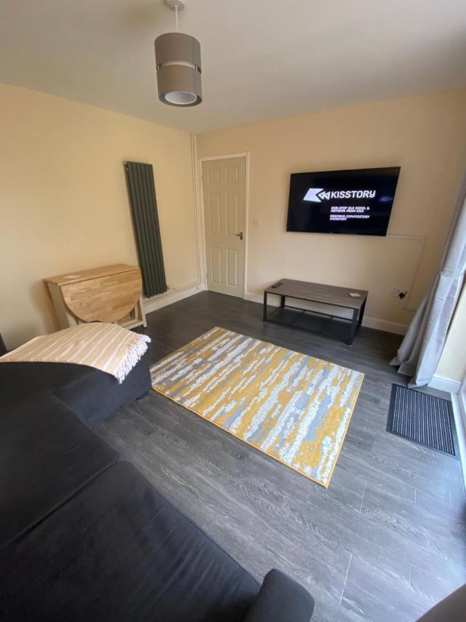 Lovely 1-Bedroom Apartment With Garden And Parking Стон Екстер'єр фото
