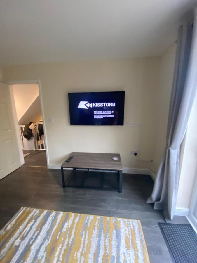 Lovely 1-Bedroom Apartment With Garden And Parking Стон Екстер'єр фото