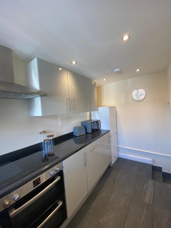 Lovely 1-Bedroom Apartment With Garden And Parking Стон Екстер'єр фото