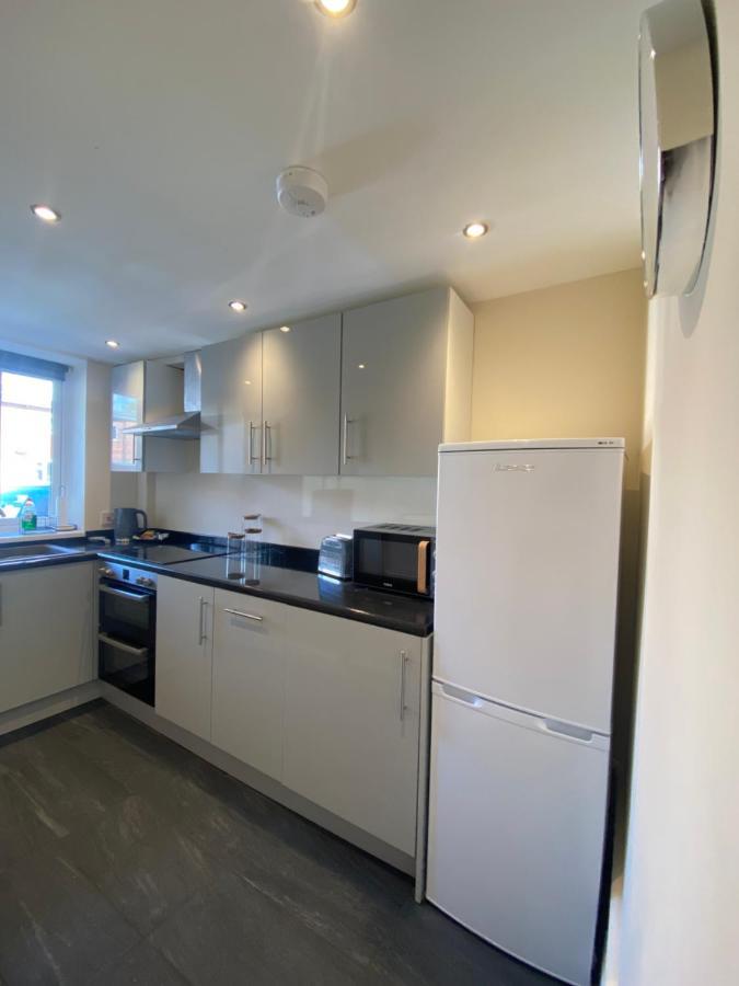 Lovely 1-Bedroom Apartment With Garden And Parking Стон Екстер'єр фото